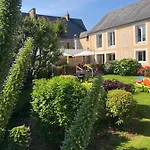 Logis Hotel Restaurant Le Gue Du Holme