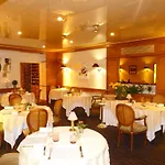 Hotel Logis Hotel Restaurant Le Gue Du Holme 3*