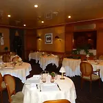 Logis Hotel Restaurant Le Gue Du Holme