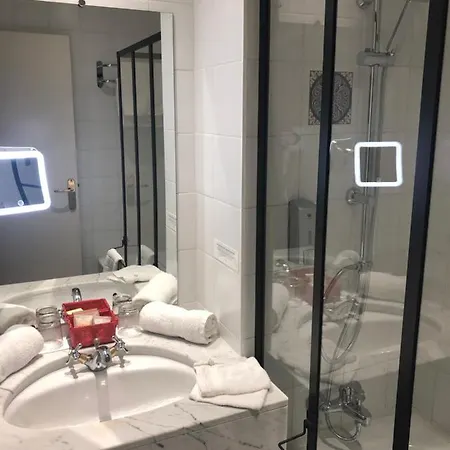 Logis Restaurant Le Gue Du Holme