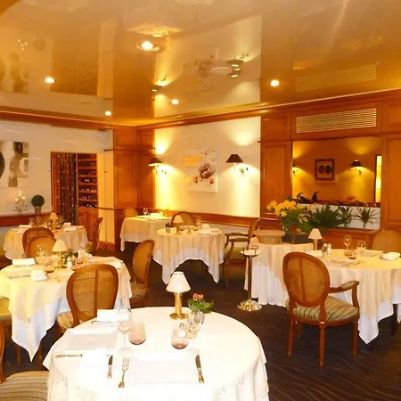 Hotel Logis Hotel Restaurant Le Gue Du Holme 3*