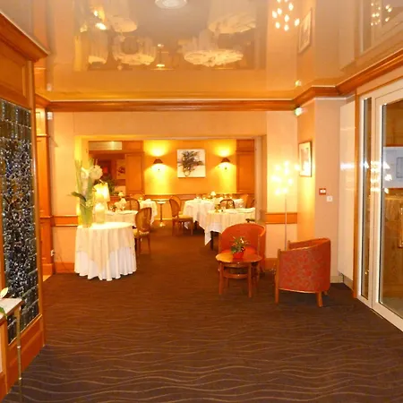 Logis Hotel Restaurant Le Gue Du Holme Hotel 3*