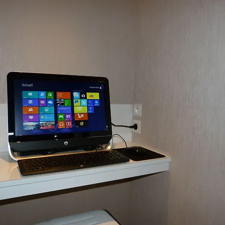 Logis Restaurant Le Gue Du Holme 3* Saint-Quentin-sur-le-Homme