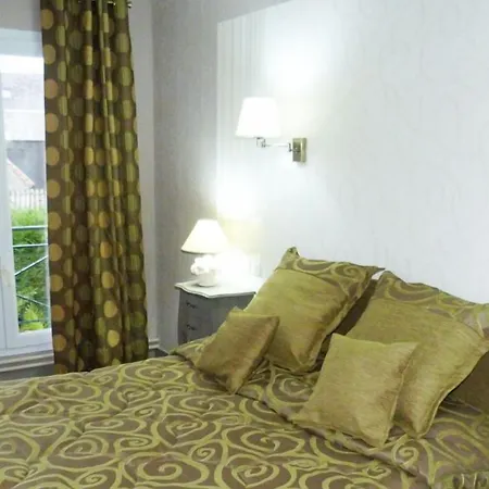 Hotel Logis Restaurant Le Gue Du Holme