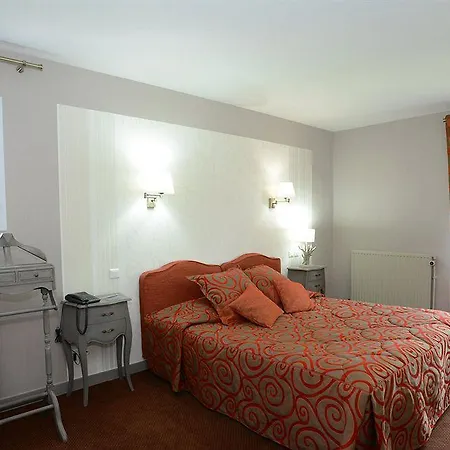 Hotel Logis Restaurant Le Gue Du Holme