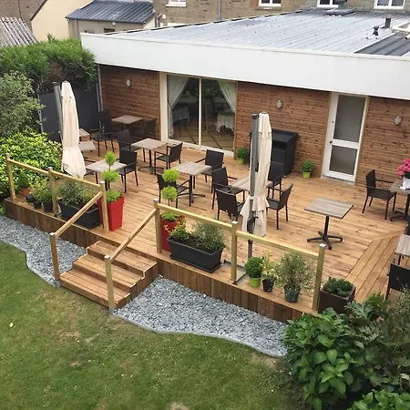 Hotel Logis Restaurant Le Gue Du Holme