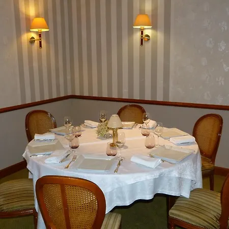 Logis Hotel Restaurant Le Gue Du Holme Hotel