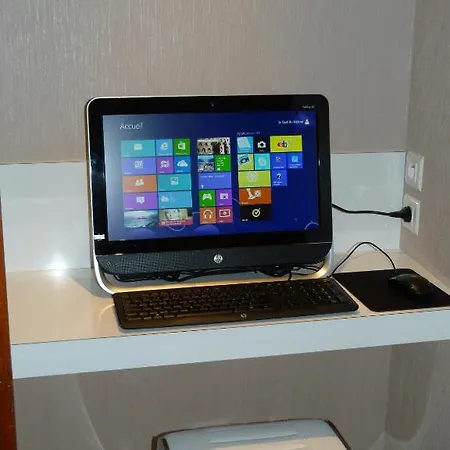 Hotel Logis Restaurant Le Gue Du Holme 3*