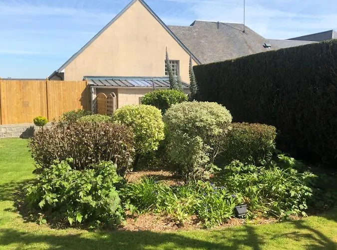 Logis Restaurant Le Gue Du Holme ホテル サン・カンタン・シュル・ル・オム