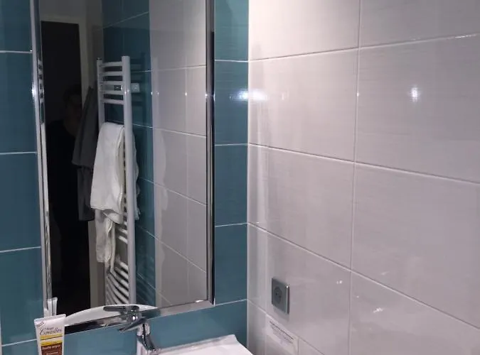 Logis Restaurant Le Gue Du Holme ホテル サン・カンタン・シュル・ル・オム