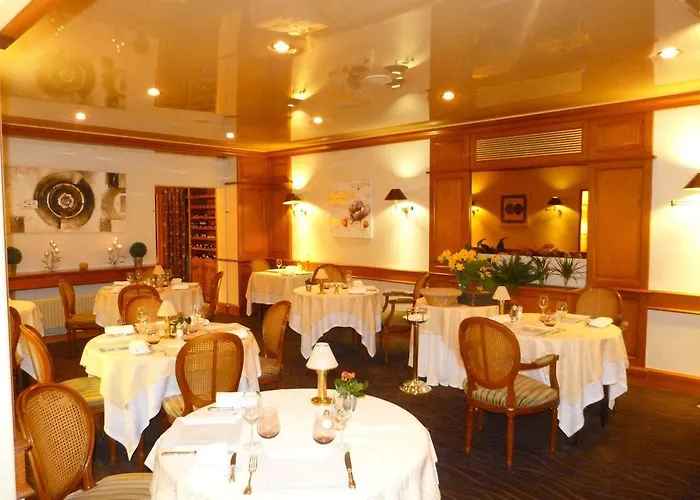Hotel Logis Restaurant Le Gue Du Holme 3*