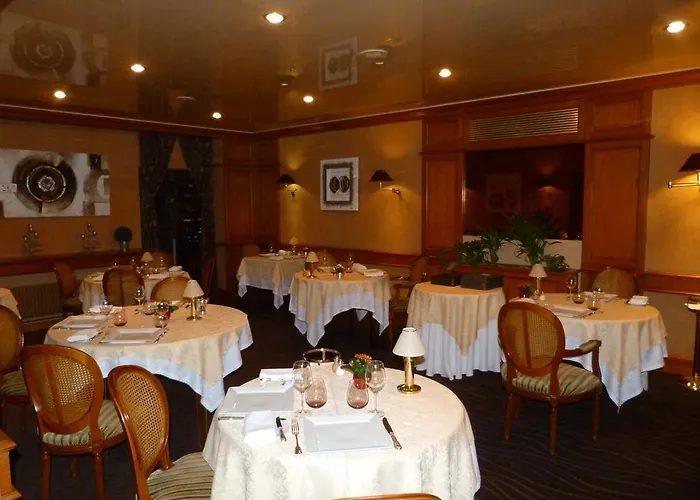 Logis Restaurant Le Gue Du Holme