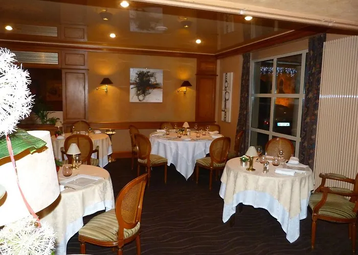 Logis Restaurant Le Gue Du Holme 3* Saint-Quentin-sur-le-Homme