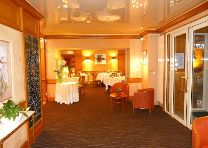 Logis Restaurant Le Gue Du Holme ホテル 3*