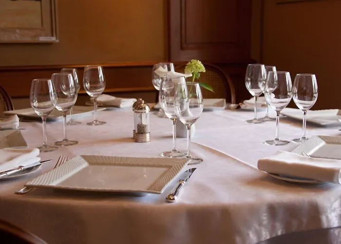 Logis Restaurant Le Gue Du Holme サン・カンタン・シュル・ル・オム