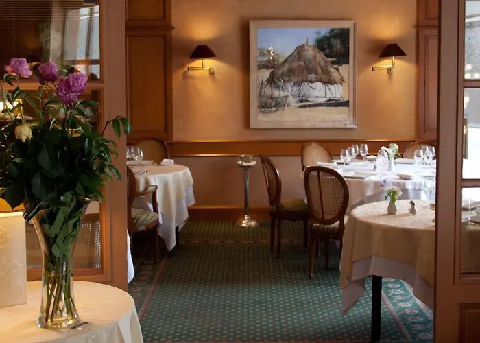 Logis Restaurant Le Gue Du Holme 3* サン・カンタン・シュル・ル・オム