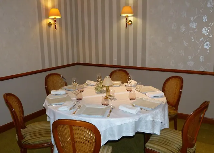 Logis Restaurant Le Gue Du Holme ホテル