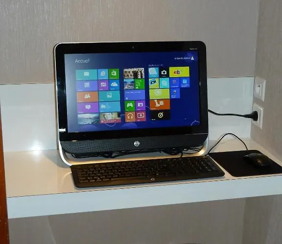 ホテル Logis Restaurant Le Gue Du Holme 3*